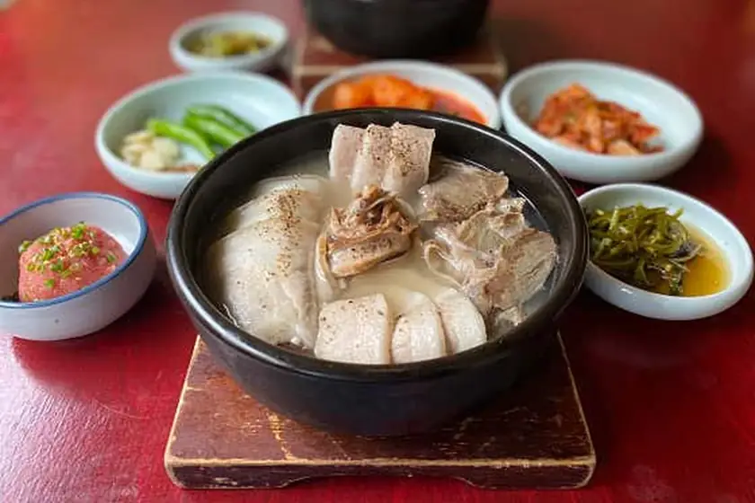 엄용백돼지국밥 대표 메뉴 이미지