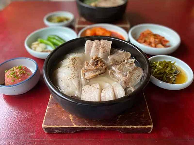 엄용백돼지국밥 대표 메뉴 이미지