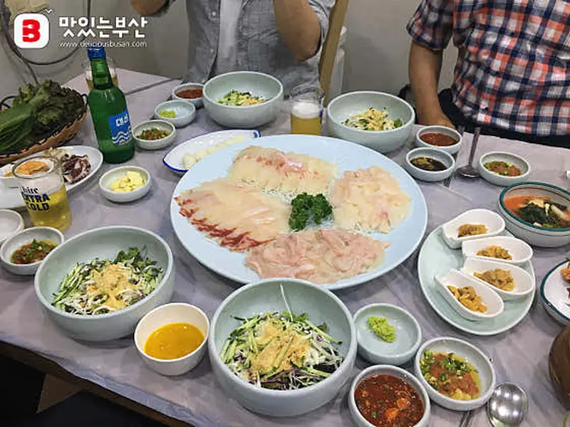 동백섬횟집 대표 메뉴 이미지
